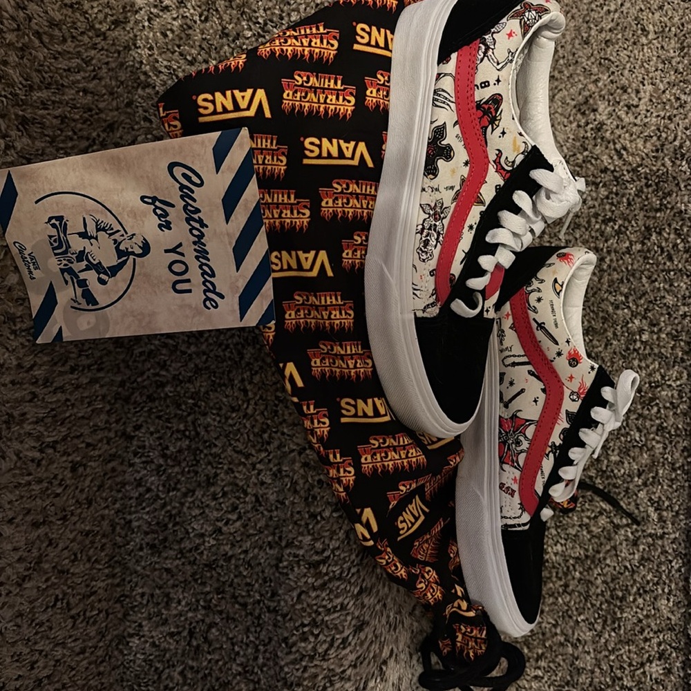 Stranger Things Vans - Picture 7 of 7